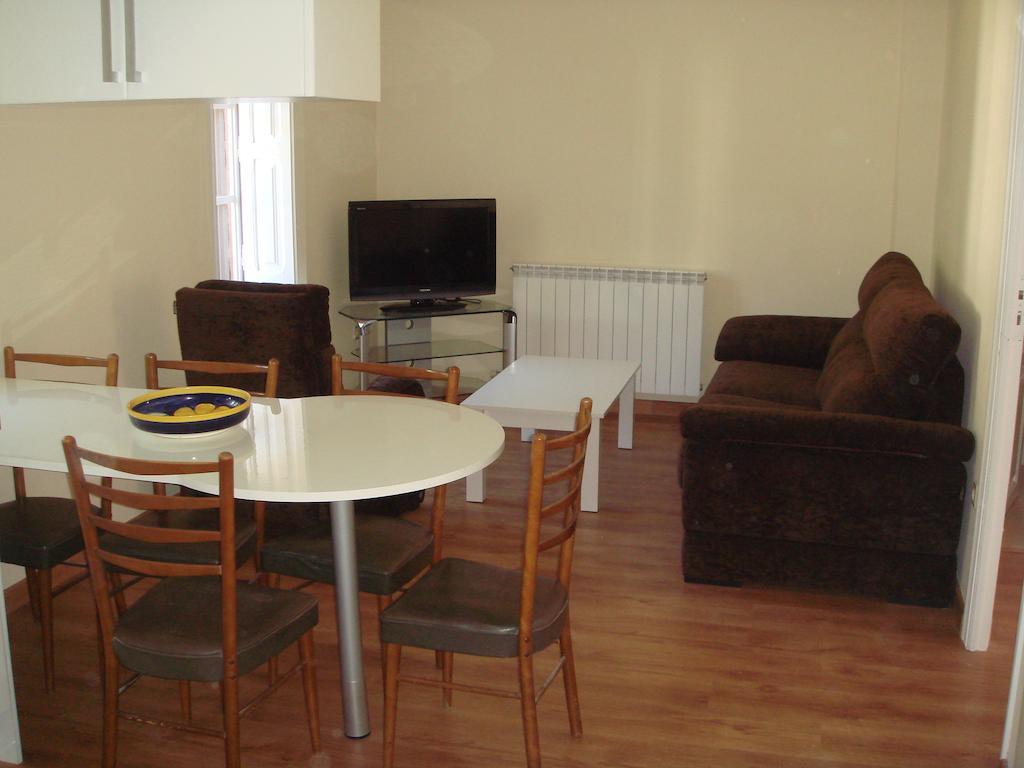Apartamentos Valles Broto Habitación foto