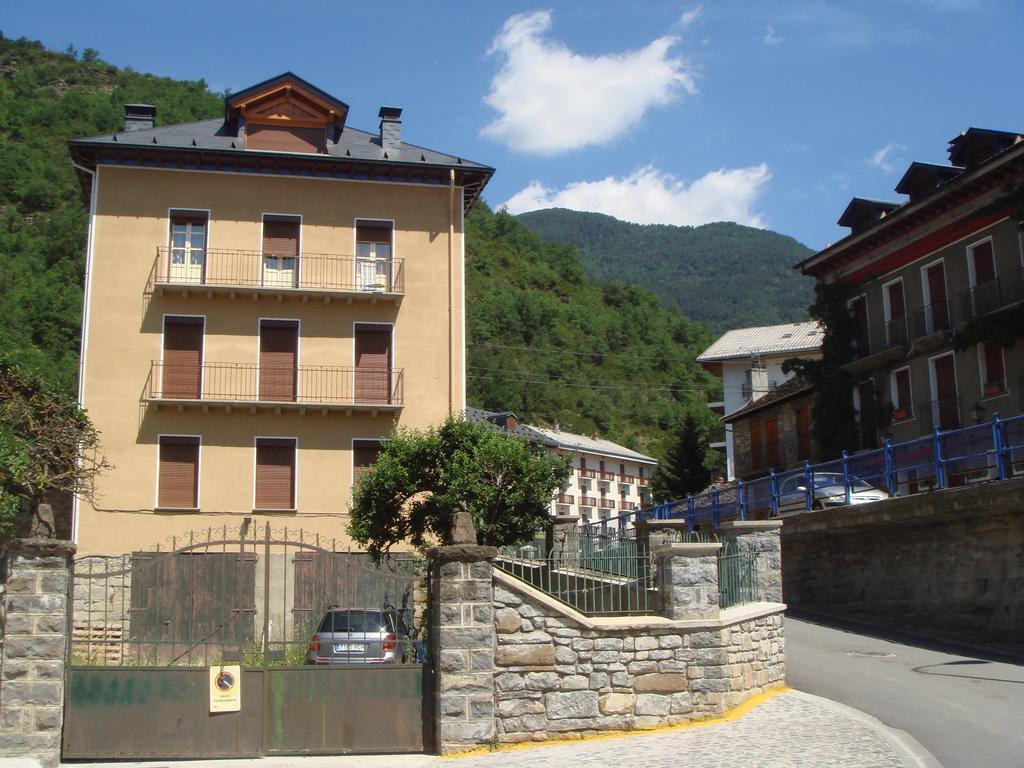 Apartamentos Valles Broto Habitación foto