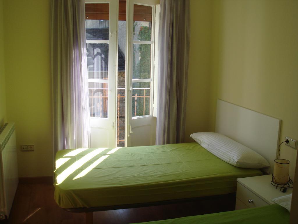 Apartamentos Valles Broto Habitación foto